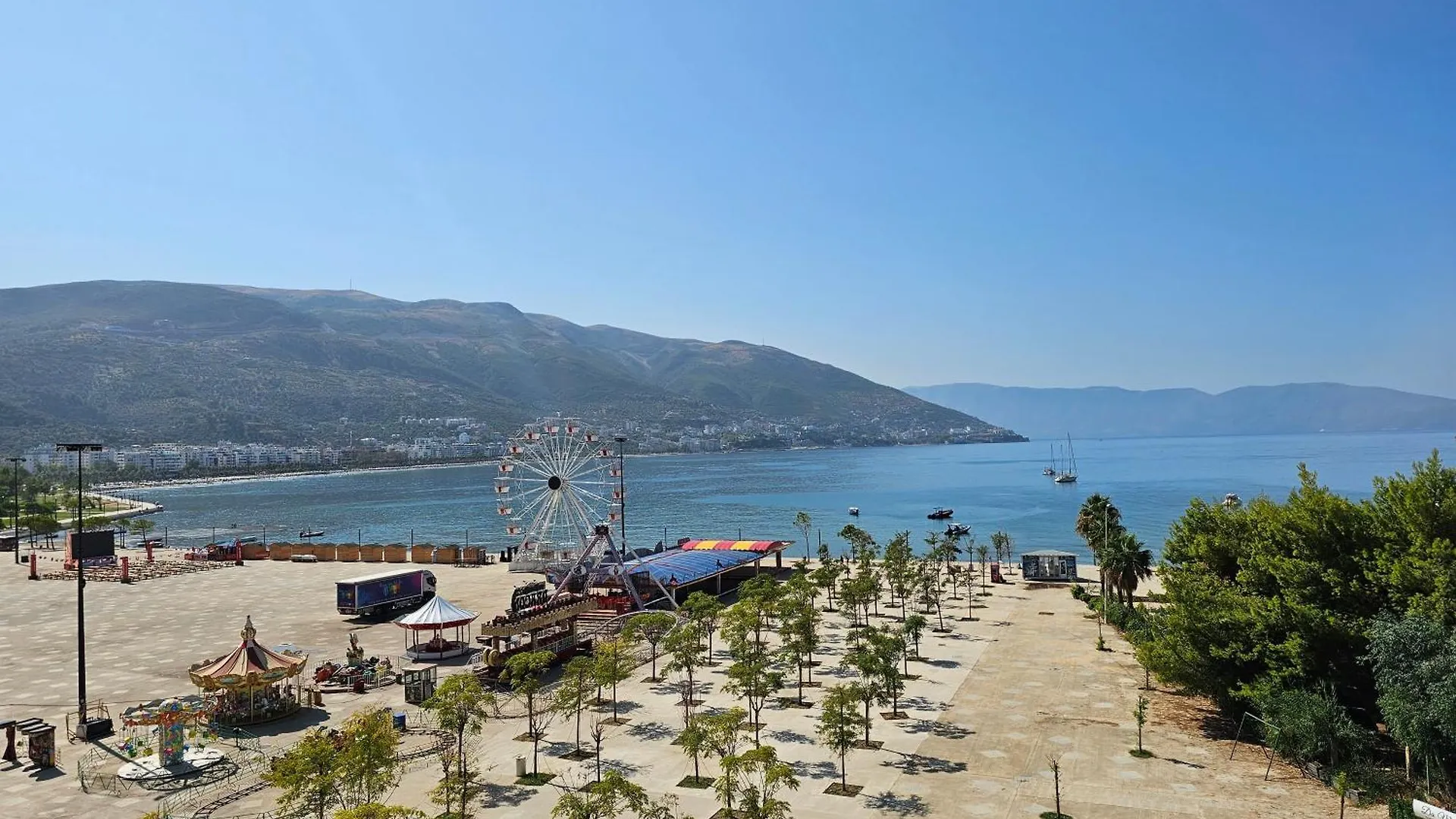 Holiday 2-Bed Apartment Seaview Vlore